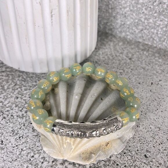 Feng shui Mantra Green Aventurine Carved Beaded Stretch Bracelet in Silvertone - Picture 5 of 6